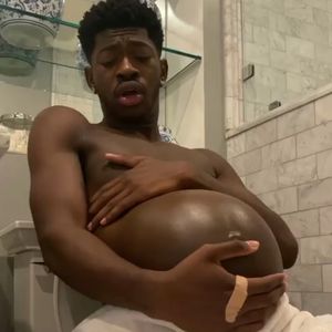 "Baby ist da": Rapper Lil Nas X haut endlich sein Album raus