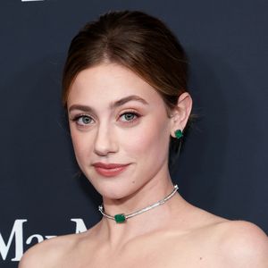 Lili Reinhart ist stolz auf verrückte Anfänge in "Riverdale"