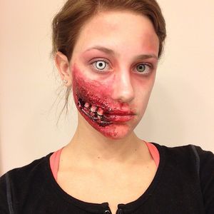 Dank YouTube: "Riverdale"-Lily Reinhart ist Make-up-Profi