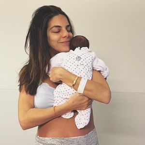 Kuschelbild: René Adler und Lilli Hollunders Baby ist da!