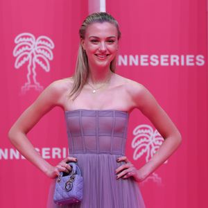 Veronica Ferres' Tochter Lilly Krug strahlt auf Red Carpet