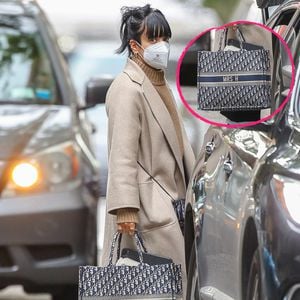Süßes Ehe-Statement: Lily Allen mit "Mrs H"-Tasche unterwegs