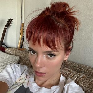 Lily Allen hat sich heimlich die Brüste vergrößern lassen