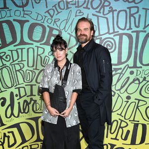 "Unglaublich": David Harbour schwärmt von Ehefrau Lily Allen