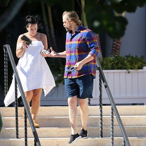 Angeblich verlobte Lily Allen und David genießen Sonnen-Tag