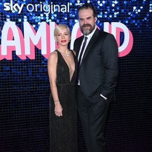 Trennungsgerüchte: Lily Allen entfolgt Ehemann David im Netz
