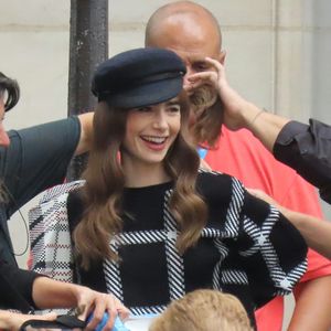 So stylish sieht Lily Collins am "Emily in Paris"-Set aus!