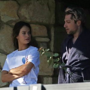 Paar-Outing? Lily James und Michael Shuman halten Händchen
