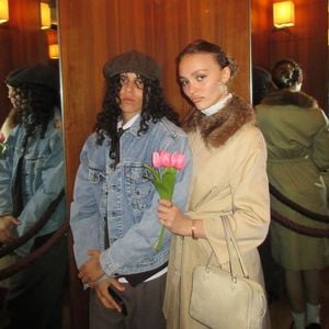 So glücklich ist Lily-Rose Depp mit ihrer Freundin 070 Shake