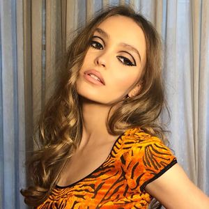 Lily-Rose Depp und ihre neue Freundin zeigen ihre Liebe!