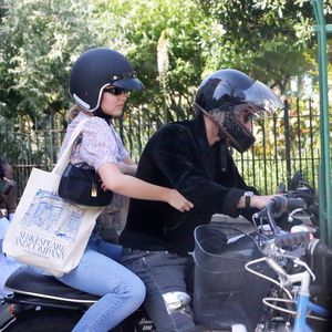 Mit Motorrad: So feiert Lily-Rose Depp ihren 21. Geburtstag