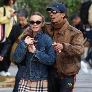 Lily-Rose Depp wieder turtelnd mit ihrem Rapper unterwegs