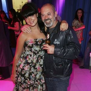 Lily Allen lädt ihren entfremdeten Vater zum Konzert ein