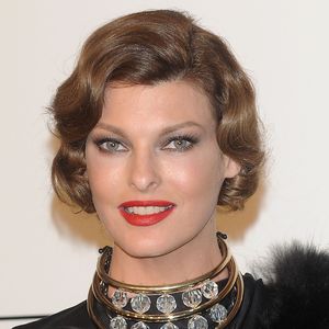 Nach verpfuschter OP: Linda Evangelista erstmals auf Magazin