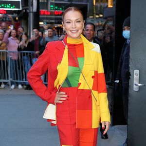 Hot or Not? Lindsay Lohan in kunterbuntem Outfit bei Event