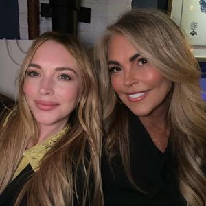 Fans finden: Lindsay Lohans Mutter sieht aus wie Schwester