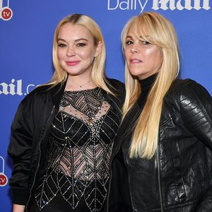 Was sagt Lindsay Lohan zur Online-Liebe ihrer Mutter Dina?