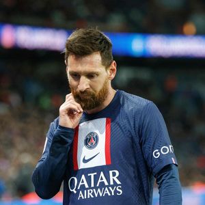 Sauer? So empfangen französische Fans Leo Messi nach WM-Sieg