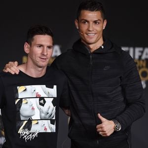 Nach Tod des Vaters: Cristiano Ronaldo spendet Messi Trost