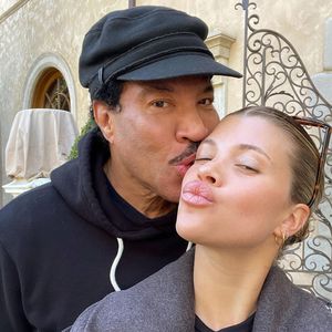 Seltener Anblick: Sofia Richie postet Pics mit Papa Lionel