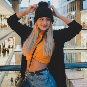 Training zahlt sich aus: GNTM-Lisa zeigt prallen Apfel-Po