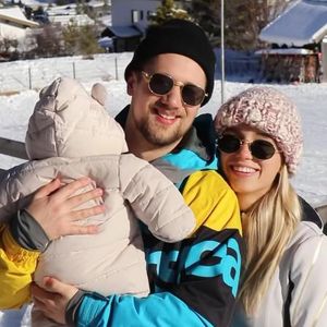 Lisa Mantler genießt den ersten Winterurlaub mit ihrem Baby