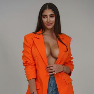 Hammer-Dekolleté: Lisa Marie Straube heizt ihren Fans ein!