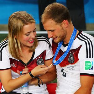 Nach 12 Jahren: Benedikt Höwedes heiratet seine Lisa