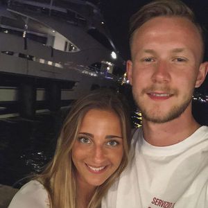 Fußball-Hottie Cedric Teuchert heiratet bald seine Lisa!