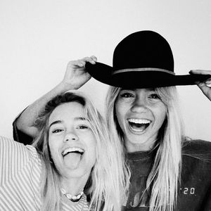 Tag nach TikTok-Rückkehr: Lisa & Lena knacken zwei Millionen