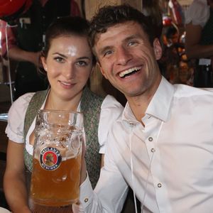Traumpaar! Thomas Müller & Lisa total verliebt in den Bergen