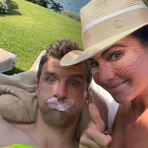 "Radio Müller": Thomas Müllers Frau klebt ihm den Mund zu