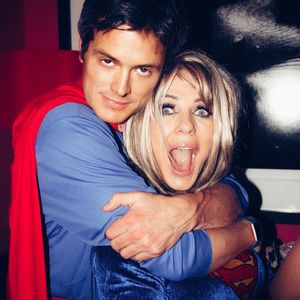 Sexy Bilder im Netz: Ist dieser Superman Liz Hurleys Neuer?