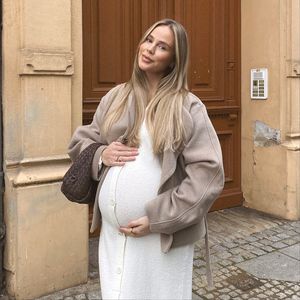 Hochschwanger: Liz Kaeber setzt ihre Babykugel in Szene