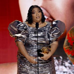 Lizzo "tief verletzt" über Klage wegen Belästigungsvorwürfen