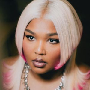 Krasse Veränderung: Lizzo überrascht mit einem blonden Bob