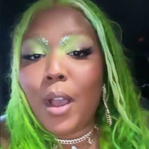 Mal was anderes: Sängerin Lizzo hat jetzt neongrüne Haare