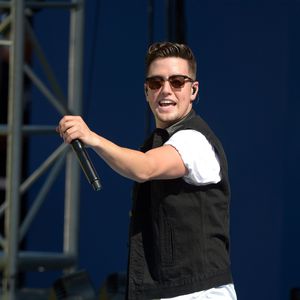 Big-Time-Rush-Logan verletzt sich auf Bühne schwer am Knie