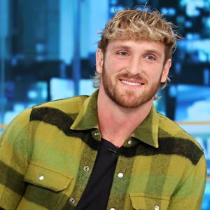 Logan Paul verrät das Babygeschlecht mit Wrestlingkampf!