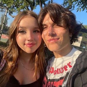 Mit seiner Lola: Hier turtelt Gwen Stefanis Sohn Kingston