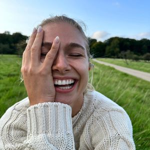 Fake? Lola Weippert haut Radladerschaufel in ihren Schuppen