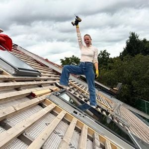 Foto auf dem Dach: Lola Weippert versetzt Fans in Schrecken