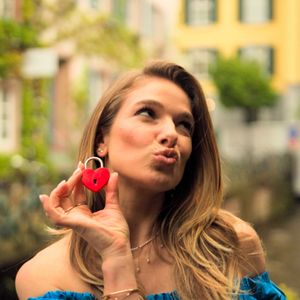 "City of Love": Lola Weippert moderiert neue Dating-Show