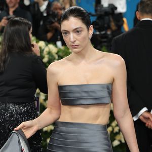 Ist sie non-binär? Sängerin Lorde klärt Spekulationen auf