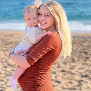 Schon ganz schön groß: Loredana Wollny zeigt ihren Babybauch
