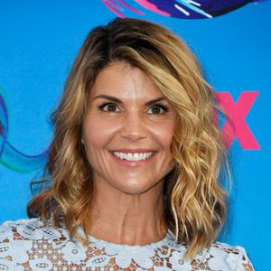 Nach Uni-Skandal: Lori Loughlin zahlt Gebühren für Studenten
