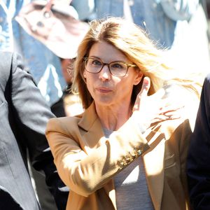 Stress durch Uni-Skandal: Lori Loughlin vertraut auf Yoga