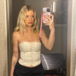 Bei Videodreh: Lottie Moss setzt sich versehentlich in Brand