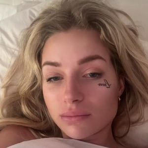 "Selbstfindung": Lottie Moss verteidigt ihr Gesichtstattoo!