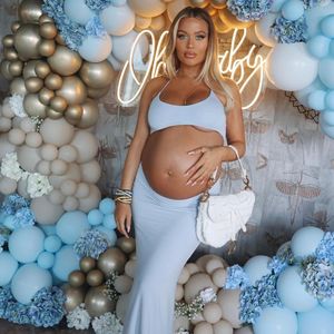 Bauchfreies Kleid: Lottie Tomlinson strahlte bei Babyshower